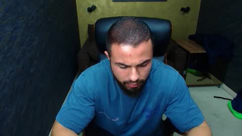 Snapshot of hayeswood chatting on 10.31.25 HayesWood online show from 10.31.25