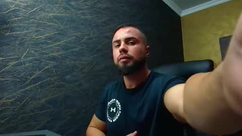 Snapshot of hayeswood chatting on 11.04.25 HayesWood online show from 11.04.25