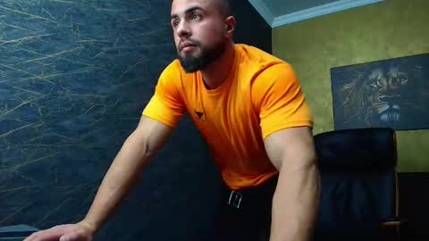 Snapshot of hayeswood chatting on 11.08.25 HayesWood online show from 11.08.25