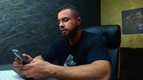 Snapshot of hayeswood chatting on 11.10.25 HayesWood online show from 11.10.25