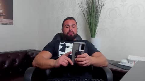 Snapshot of hayeswood chatting on 11.21.25 HayesWood online show from 11.21.25