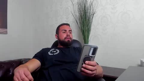 Snapshot of hayeswood chatting on 11.22.25 HayesWood online show from 11.22.25