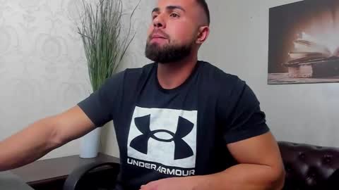 Snapshot of hayeswood chatting on 11.28.25 HayesWood online show from 11.28.25