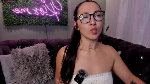 Snapshot of haze_vibes chatting on 04.11.26 Maria online show from 04.11.26