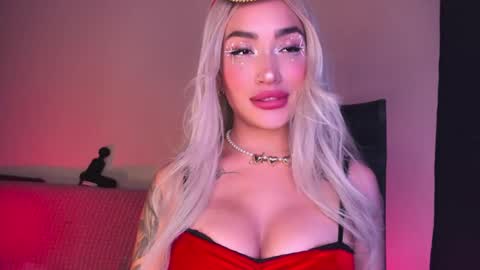 Snapshot of hazeeell chatting on 11.11.25 Marie online show from 11.11.25