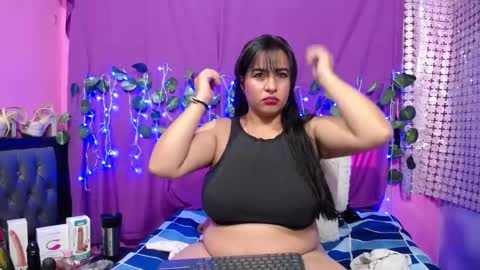 Snapshot of hazel_34 chatting on 02.12.25 hazel online show from 02.12.25