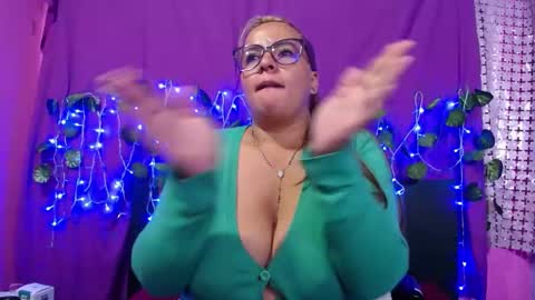 Snapshot of hazel_34 chatting on 02.22.25 hazel online show from 02.22.25