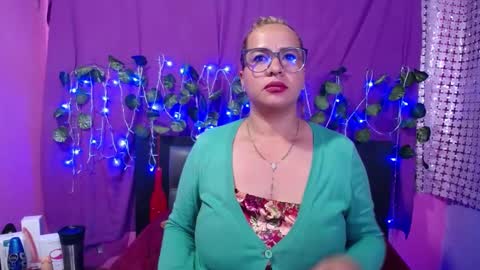 Snapshot of hazel_34 chatting on 02.23.25 hazel online show from 02.23.25