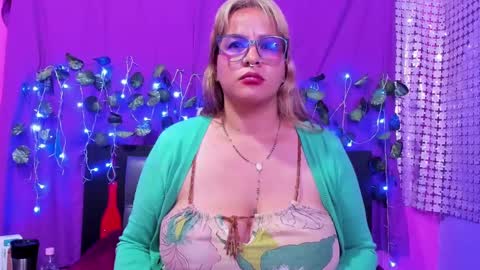 Snapshot of hazel_34 chatting on 02.28.25 hazel online show from 02.28.25