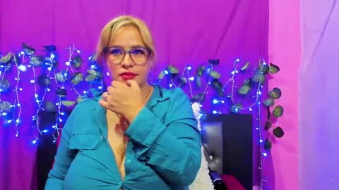 Snapshot of hazel_34 chatting on 03.02.25 hazel online show from 03.02.25