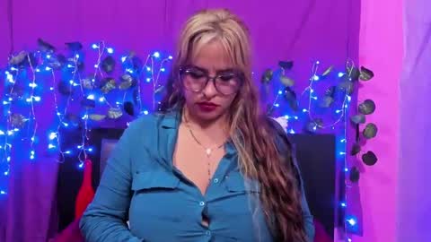 Snapshot of hazel_34 chatting on 03.02.25 hazel online show from 03.02.25