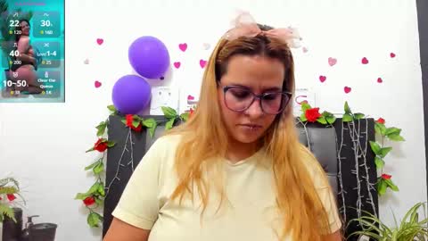 Snapshot of hazel_34 chatting on 09.09.25 hazel online show from 09.09.25