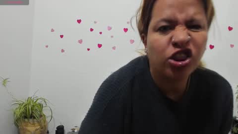 Snapshot of hazel_34 chatting on 10.02.25 hazel online show from 10.02.25