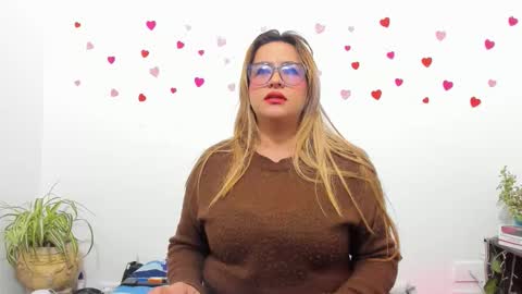 Snapshot of hazel_34 chatting on 10.04.25 hazel online show from 10.04.25