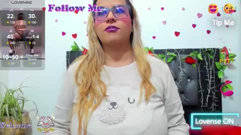 Snapshot of hazel_34 chatting on 11.08.25 hazel online show from 11.08.25