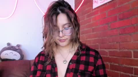 Snapshot of hazelbrownn23 chatting on 01.28.25 Hazel Brown online show from 01.28.25