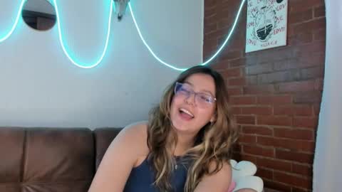 Snapshot of hazelbrownn23 chatting on 02.25.25 Hazel Brown online show from 02.25.25
