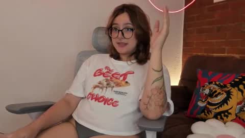 Snapshot of hazelbrownn23 chatting on 10.02.25 Hazel Brown online show from 10.02.25