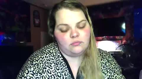 Snapshot of hazeleyez97 chatting on 10.22.25 Hazeleyez97 online show from 10.22.25