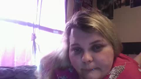 Snapshot of hazeleyez97 chatting on 10.22.25 Hazeleyez97 online show from 10.22.25