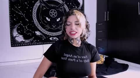 Hazell Witch online show from 03.05.25