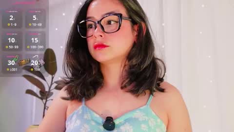 Snapshot of hearmymoans_18 chatting on 11.30.25 hearmymoans_18 online show from 11.30.25