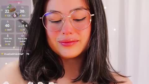 Snapshot of hearmymoans_18 chatting on 12.04.25 hearmymoans_18 online show from 12.04.25