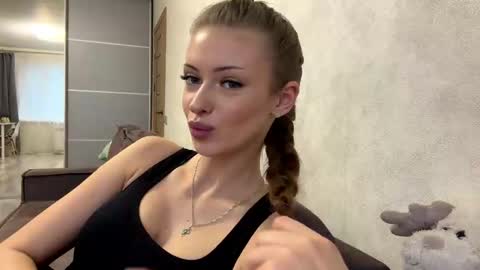 Mona online show from 12.04.25