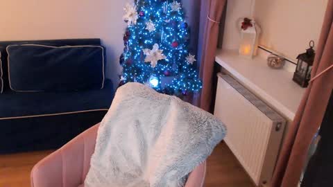 Snapshot of heaven_chloe chatting on 12.26.24 Heaven girl online show from 12.26.24