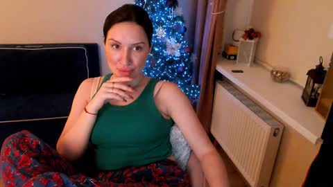 Snapshot of heaven_chloe chatting on 01.27.25 Heaven girl online show from 01.27.25