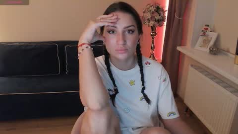 Snapshot of heaven_chloe chatting on 09.18.25 Heaven girl online show from 09.18.25