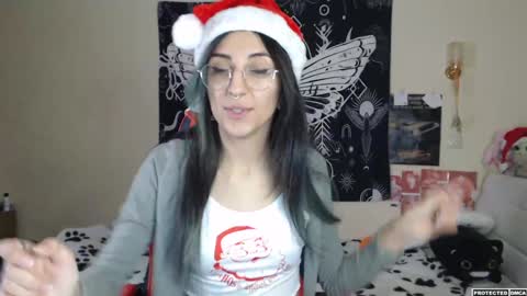 Snapshot of heavenlycreature chatting on 12.26.24 Diana online show from 12.26.24