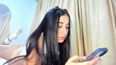 Snapshot of hebenix chatting on 02.12.25 Alejandra online show from 02.12.25