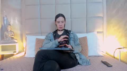 Keira Hecate online show from 09.30.25