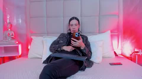 Keira Hecate online show from 11.29.25