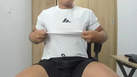 Snapshot of hector_18_ chatting on 04.27.26 18 online show from 04.27.26