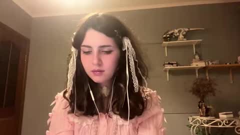 Snapshot of hedwiggrossberg chatting on 12.03.25 Sarah online show from 12.03.25