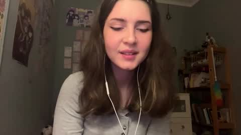 Snapshot of hedwiggrossberg chatting on 12.05.25 Sarah online show from 12.05.25