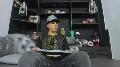 heellboy_ online show from 10.15.25