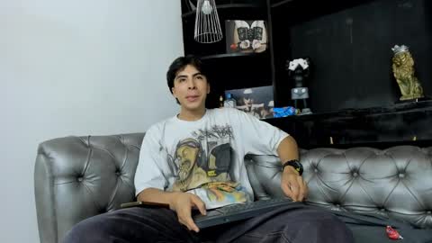 heellboy_ online show from 11.10.25