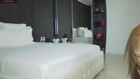 Snapshot of hefner_girl chatting on 11.04.25 Helen online show from 11.04.25