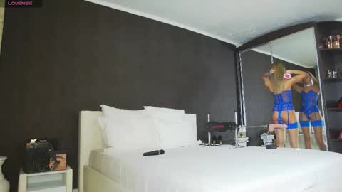 Snapshot of hefner_girl chatting on 11.07.25 Helen online show from 11.07.25