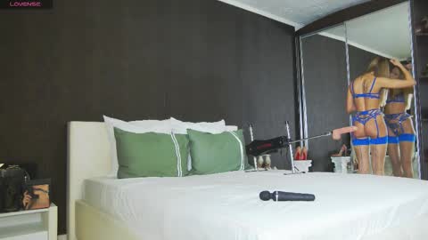 Snapshot of hefner_girl chatting on 11.16.25 Helen online show from 11.16.25