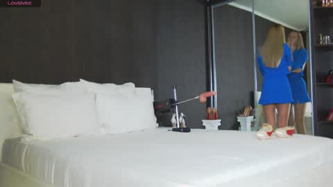 Snapshot of hefner_girl chatting on 11.18.25 Helen online show from 11.18.25