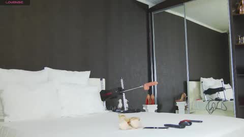 Snapshot of hefner_girl chatting on 11.21.25 Helen online show from 11.21.25