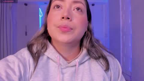 Snapshot of heidy_jhons chatting on 10.30.25 Heidy online show from 10.30.25