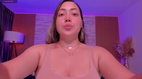 Snapshot of heidy_jhons chatting on 11.26.25 Heidy online show from 11.26.25