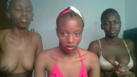 Snapshot of heilybunny chatting on 04.02.26 heilybunny online show from 04.02.26