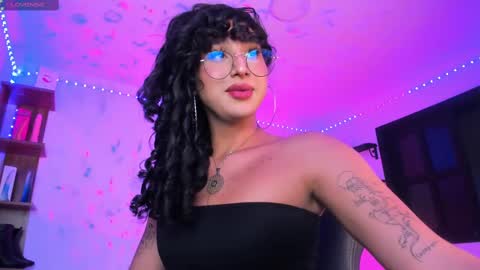 Snapshot of heka_prudence chatting on 02.12.25 Heka Prudence online show from 02.12.25