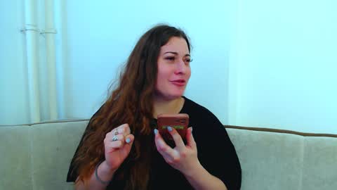 helen_adams_ online show from 01.05.25